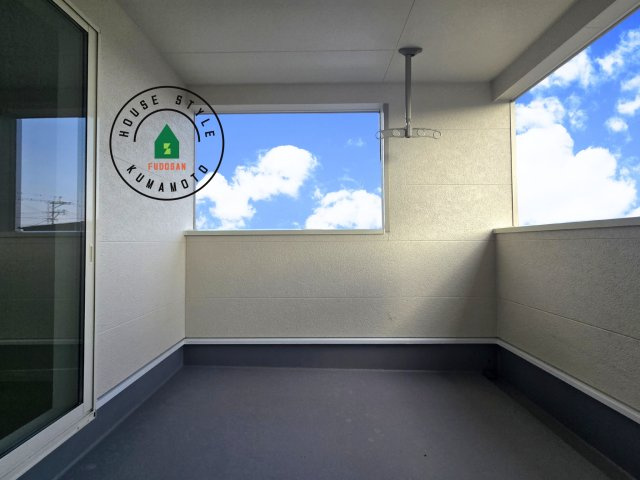 熊本市北区梶尾町第9-3棟（3号棟）の外観：施工例|バルコニーに自分のこだわりをもたせる。120％自由自在のバルコニー。もちろんお洗濯物を干す、ゴミを一時保管するなどもおまかせください。バルコニーを多目的スペースとして考えてみましょう。