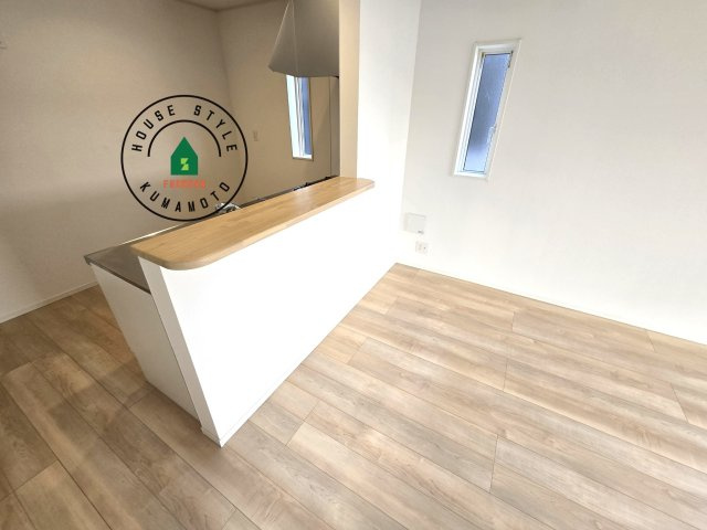 熊本市北区梶尾町第9-3棟（3号棟）の内観：施工例|ダイニングとリビングのメリハリが付けやすい空間設計になっています。