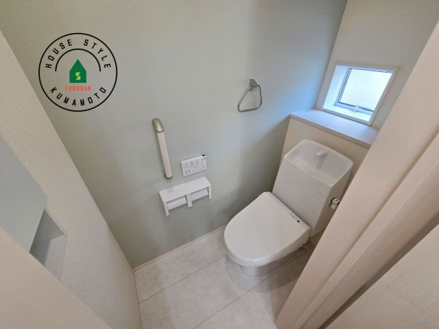 熊本市南区薄場2丁目第2-2棟（2号棟）のトイレ|温水洗浄便座を完備しております。2ヶ所にトイレがあるのは朝の慌ただしい時間も安心です。