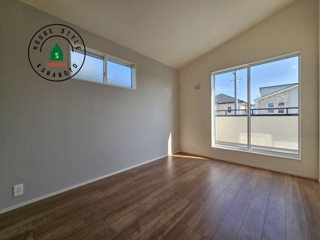 熊本市南区薄場2丁目第2-2棟（2号棟）の寝室|主寝室には収納力に優れたクローゼットがありますので、お部屋もすっきり片付きます。