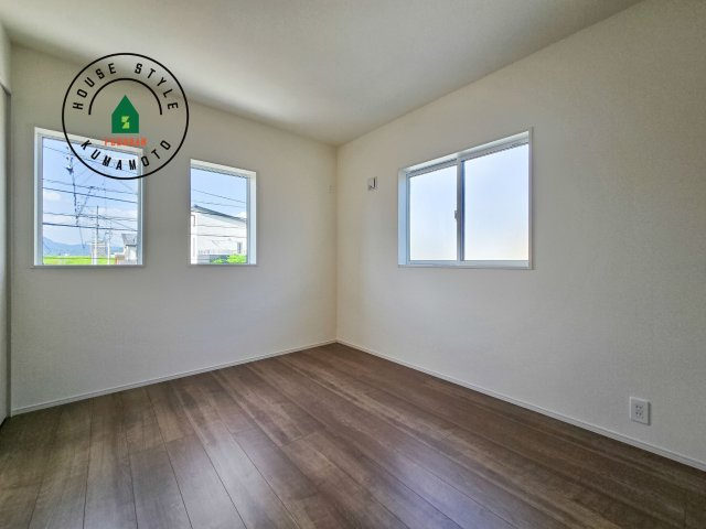 熊本市南区薄場2丁目第2-2棟（2号棟）の子供部屋|穏やかな光が差し込む室内には、穏やかな時間が流れます。