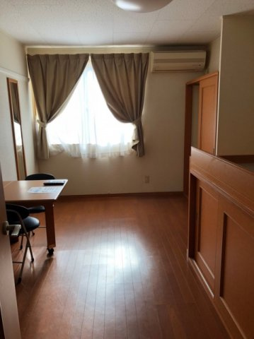 レオパレスシャトーヒライデの居間・リビング