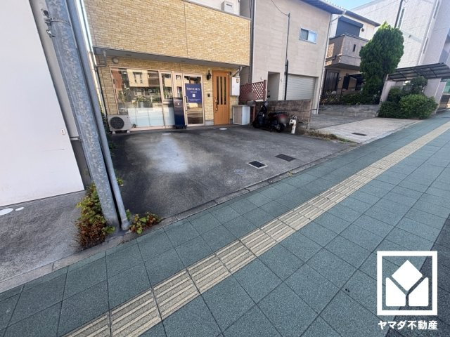 伏見区鍋島町の駐車場