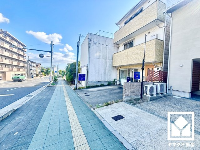 伏見区鍋島町の前面道路含む現地写真