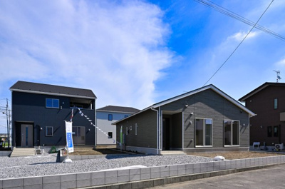 【外観】 | 大泉町寄木戸 第16 クレイドルガーデン　3号棟 | ついに建物完成いたしました！ぜひ一度ご見学ください♪
内覧希望はこちら→0120-367-660