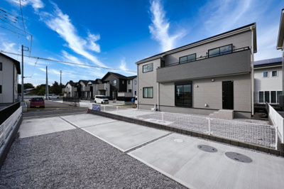 【外観】 | 太田第1新田赤堀町 リーブルガーデン　1号棟 | 広いお庭でBBQやガーデニング、ドッグランなど夢が広がりますね♪