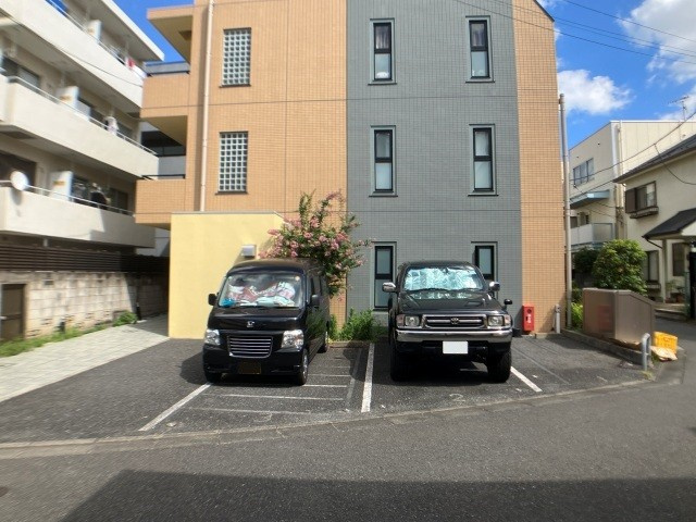 アクエリアス三軒茶屋の駐車場