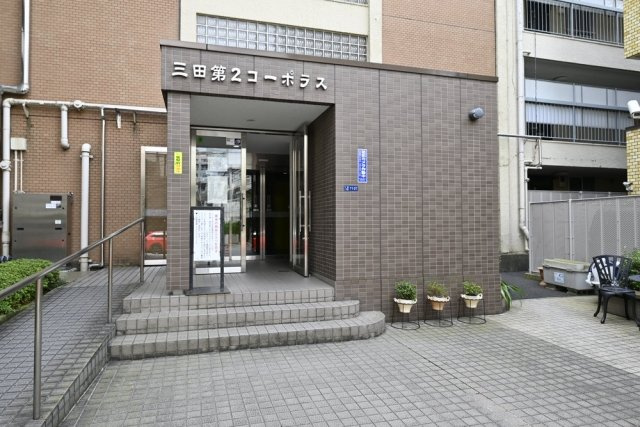 三田第二コーポラスのエントランス