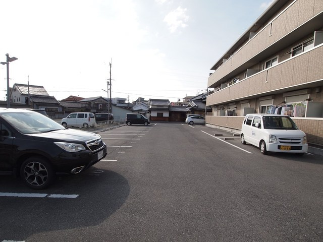 メゾン　エスポワールの駐車場