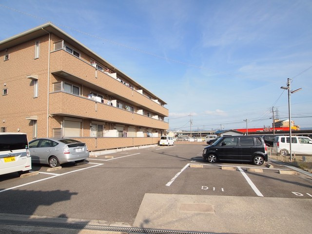 メゾン　エスポワールの駐車場