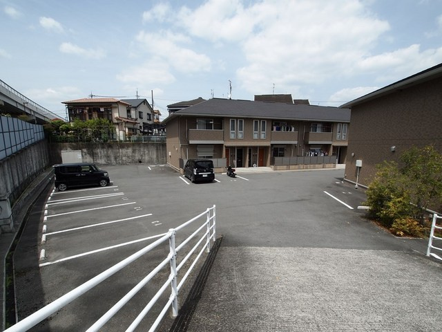 メナス二上の駐車場