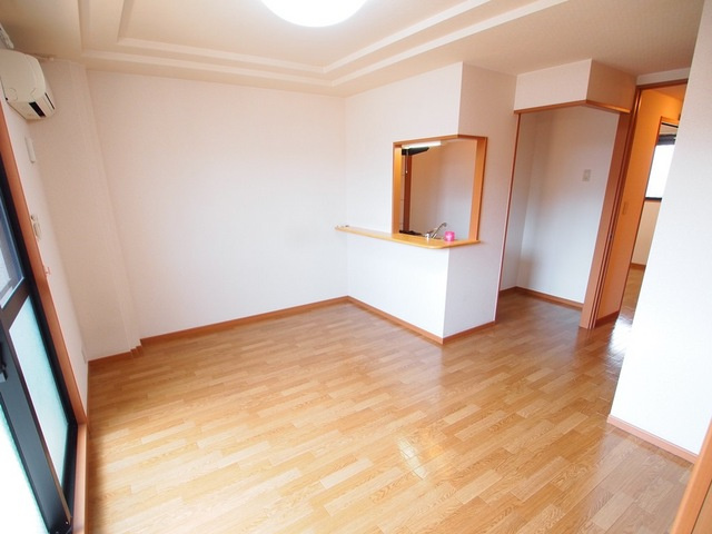 ラ・ポーラ滝川2の居間・リビング