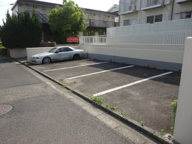 サムハイツの駐車場