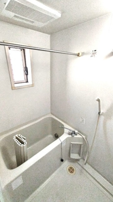 温水洗浄便座付きのトイレです♪