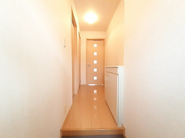 ウィステリアヒルの玄関|明るい玄関です