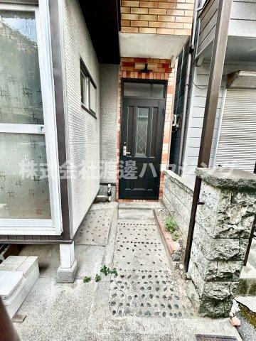 東石切町3丁目一戸建のエントランス