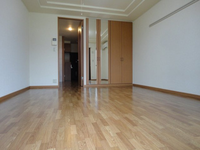 【内装】 | シンフォニー田園 | 洋室(姿鏡付きＣＬ)