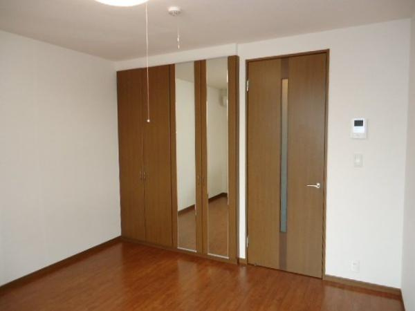 メゾン　プラヴィの洋室