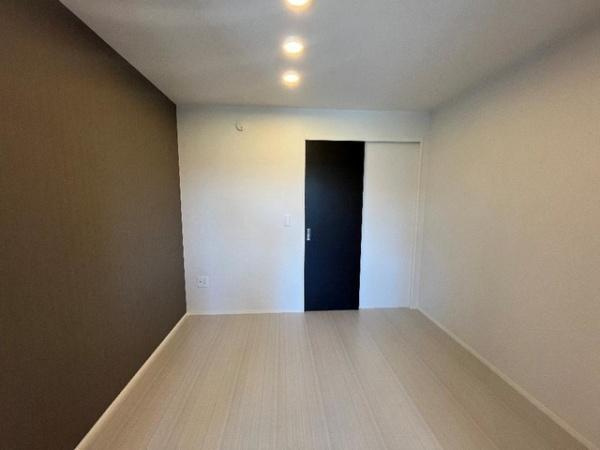 セピア・スイートの洋室