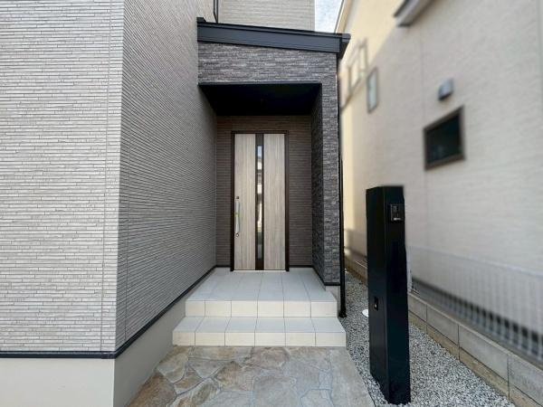 和歌山市太田　新築戸建の玄関