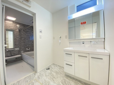 【独立洗面台】 | 宜野湾市我如古4丁目1期（全4棟）ラスト6号棟 | 6号棟　三面鏡付き洗髪洗面化粧台♪