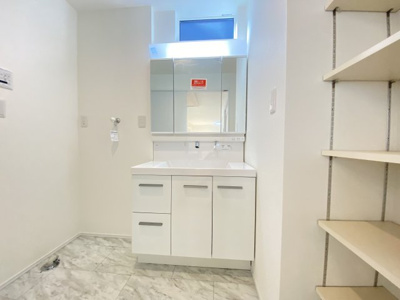 【独立洗面台】 | 宜野湾市我如古4丁目1期（全4棟）ラスト6号棟 | 6号棟　三面鏡付き洗髪洗面化粧台♪