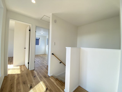 【内装】 | 宜野湾市我如古4丁目1期（全4棟）ラスト6号棟 | 6号棟　2階ホールからバルコニー出入り可♪