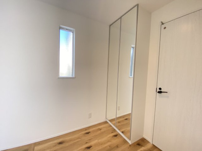 【玄関】 | 宜野湾市我如古4丁目1期（全4棟）ラスト6号棟 | 6号棟　十分な収納付き玄関♪