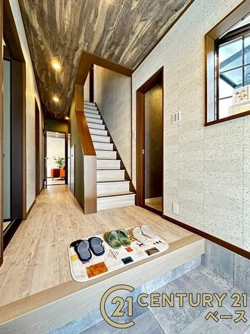 生駒市有里町　一戸建の内装|■現地撮影写真■こちらは玄関から見た廊下部分です！
