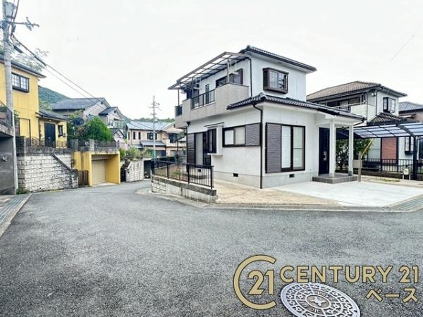 生駒市有里町　一戸建の前面道路含む現地写真|■現地撮影写真■前面道路約６ｍでお車の出し入れも楽々！
