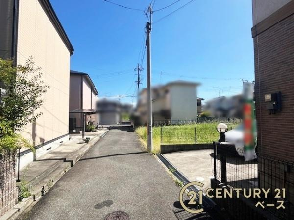 磯城郡田原本町宮森　一戸建の前面道路含む現地写真|■現地撮影写真■スーパーなど商業施設が徒歩圏内に近接しています。