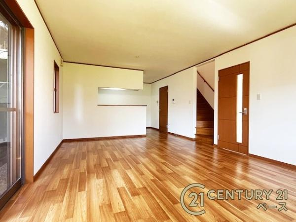 磯城郡田原本町宮森　一戸建の居間・リビング|家族団欒も快適な広々としたリビング！