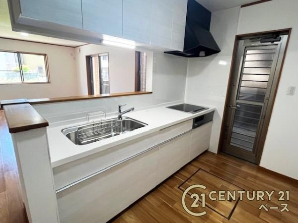 磯城郡田原本町宮森　一戸建のキッチン|家族とのコミュニケーションがとりやすい対面式のカウンターキッチンです。