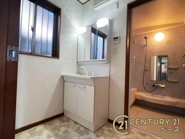 磯城郡田原本町宮森　一戸建の独立洗面台|おしゃれで広々とした洗面化粧台です！