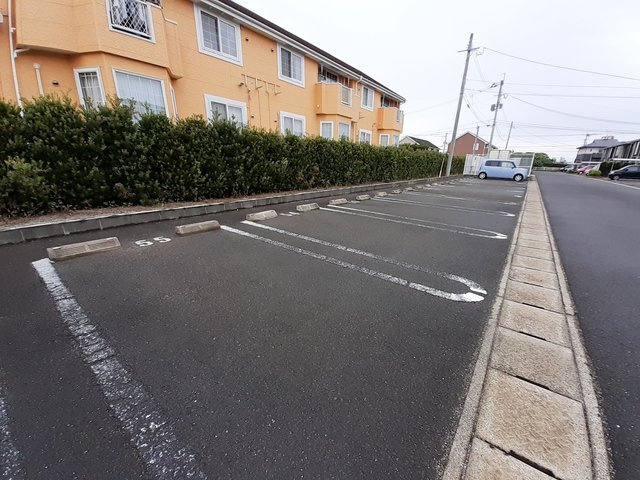 アネスト・ソレイユＤの駐車場