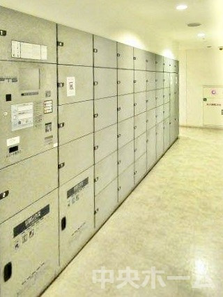 ステーションガーデンタワーの設備|【宅配ボックス】在宅時・不在時に関わらず、居住者の代わりに非対面で宅配物を受け取ってくれる便利な設備です。わかりやすくご説明致しますので見学時にはお部屋だけではなく共用部分もぜひチェックしてください。