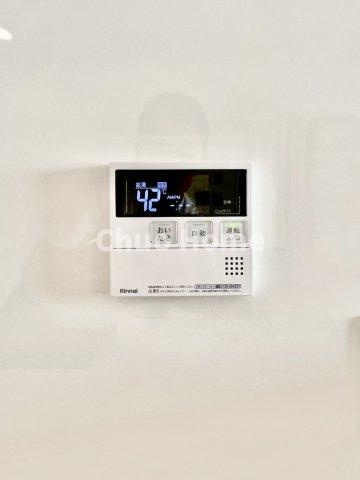 ステーションガーデンタワーの発電・温水設備|【給湯リモコン】外での一日を忘れさせてくれるオートバス機能でお好みの湯量・温度に調整された浴槽。