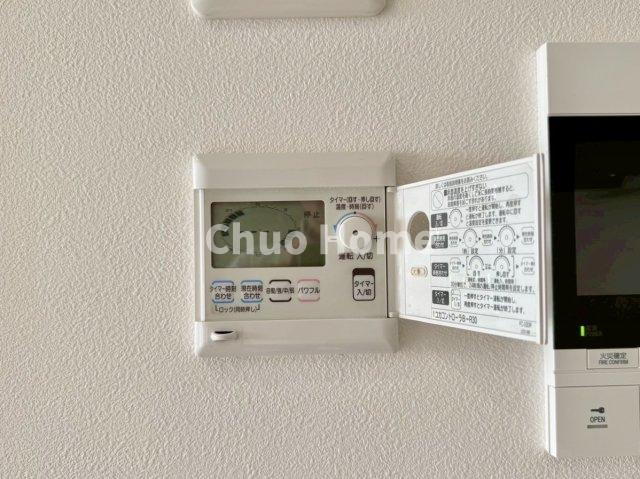 ステーションガーデンタワーの冷暖房・空調設備|【床暖房】冬は足元から暖めてくれる床暖房はエアコンとは違って埃が舞いませんので健康にも良さそうですね。