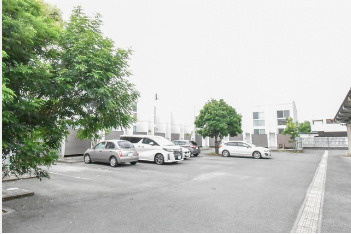 レガロつくしの駐車場|カースペースがあります