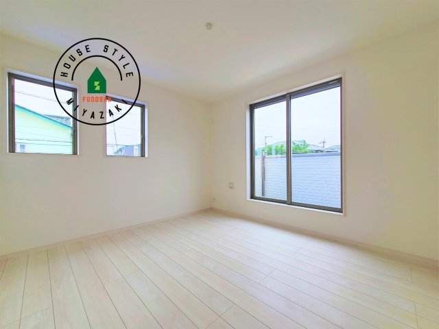 宮崎市花ヶ島町2681番-3棟（B号棟）の内観：施工例|穏やかな光が差し込む室内には、穏やかな時間が流れます。