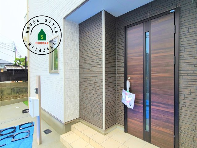 宮崎市花ヶ島町2681番-3棟（B号棟）の外観：施工例|おでかけの時も帰った時も、「我が家」を最初に感じでもらえる素敵な空間に。