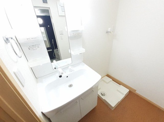 【洗面所】 | カーサ　テポーレＢ | ゆったりとスペースのある洗面所