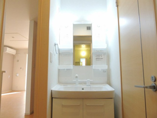 【洗面所】 | シャン　ドゥ　フルール　Ｃ | 脱衣スペースもあります