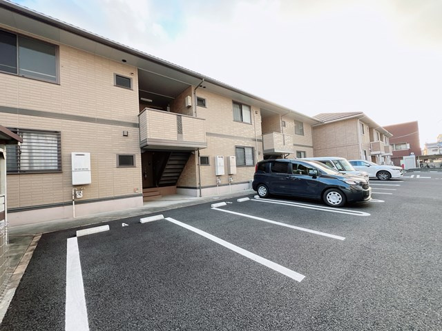 エントピアの駐車場