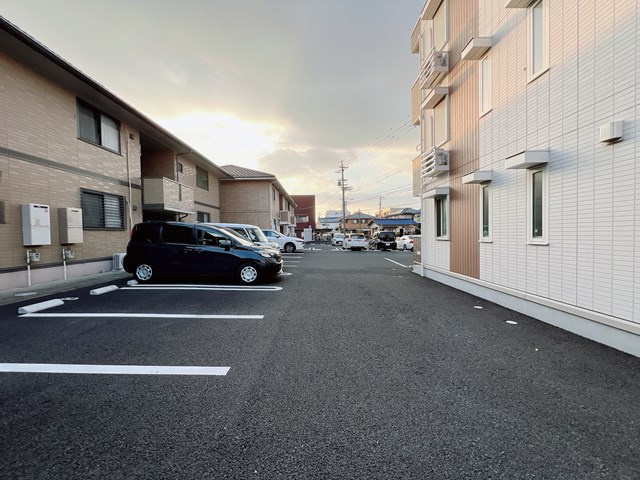 エントピアの駐車場