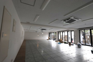  | PAXレジデンス | 写真は分割前、床はタイルカーペット敷きとなります。