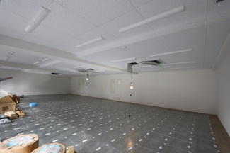  | PAXレジデンス | 写真は分割前、床はタイルカーペット敷きとなります。