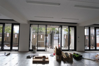  | PAXレジデンス | 写真は分割前、床はタイルカーペット敷きとなります。