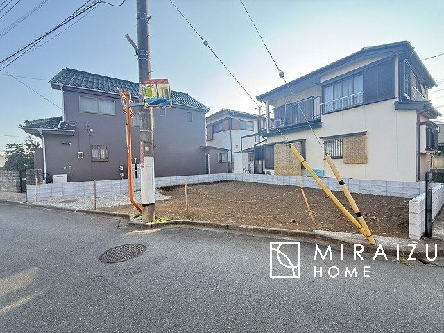 【前面道路含む現地写真】 | どういった間取りにしよう。どの部屋をどう使おう、インテリアはどうしよう、想像するだけでわくわくしちゃいますね。マイホーム計画が楽しみですね☆
