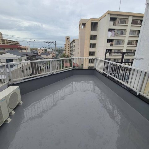 【大阪府】大阪市西成区　店舗付住宅＜オーナーチェンジ＞のバルコニー